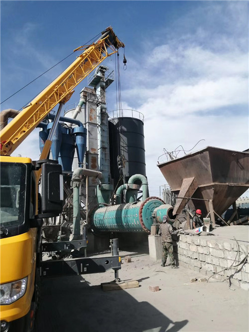 邹平市设备搬运等各类工程项目中，吊车起着关键作用